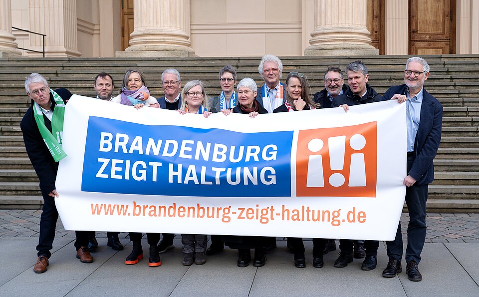 ganz rechts: Andreas Kaczynski, Vorstand des Paritätischen Brandenburg und LIGA-Vorsitzender