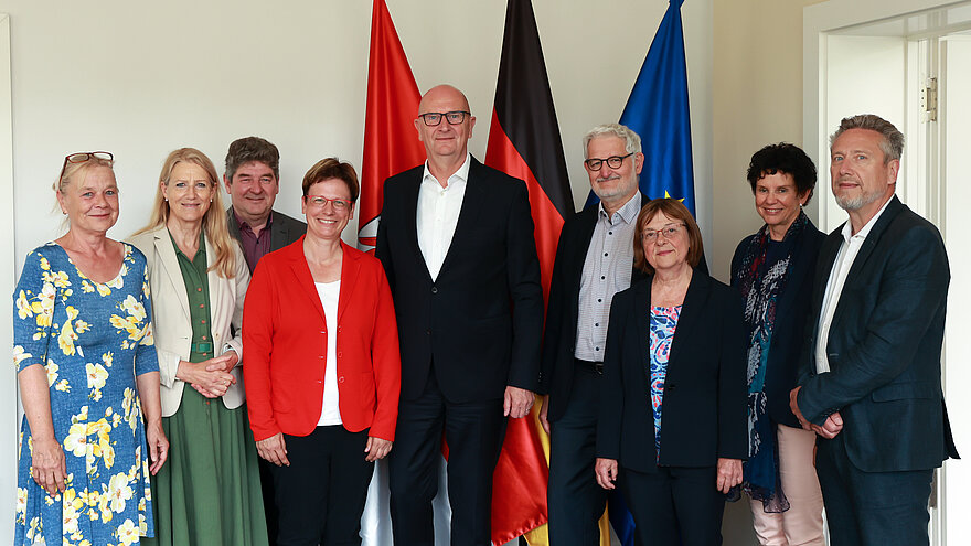 Gruppenbild mit 9 Personen