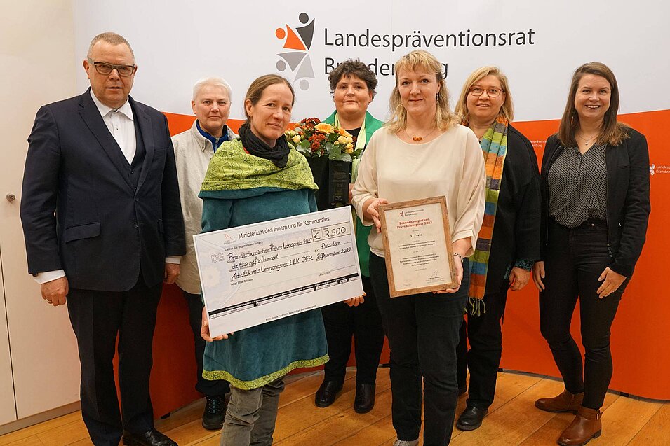 Die Vertreterinnen des AK mit Minister Stübgen