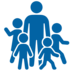 Eine stilisierte blaue Grafik, die eine Gruppe von fünf Personen zeigt, bestehend aus einem Erwachsenen in der Mitte und vier Kindern um ihn herum. Einige der Kinder winken fröhlich.